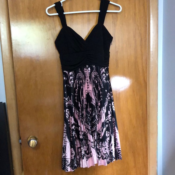 Le Chateau Dress - Picture 1 of 2